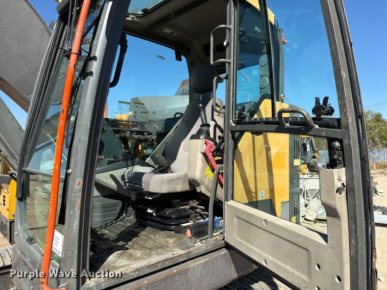 image for item FM8014 2017 Volvo ECR145EL excavator
