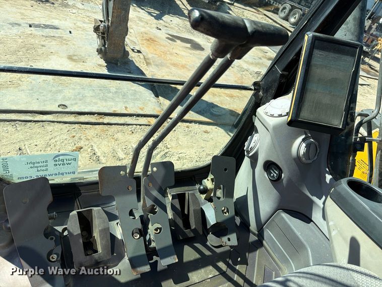 image for item FM8014 2017 Volvo ECR145EL excavator