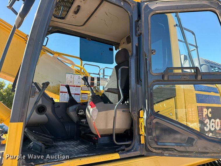 image for item FM8015 2017 Komatsu PC360LC-11 excavator