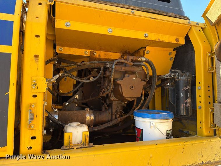image for item FM8015 2017 Komatsu PC360LC-11 excavator