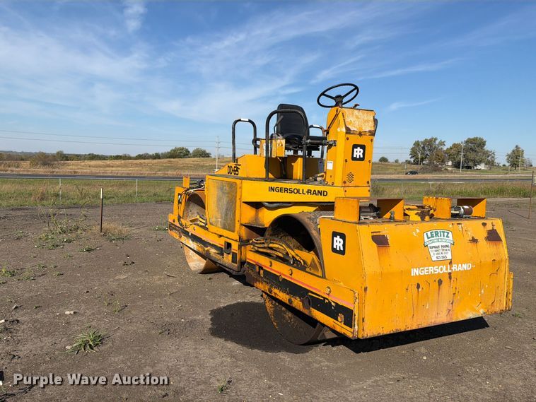 image for item FN1530 1993 Ingersoll Rand DD-65 double drum vibratory roller