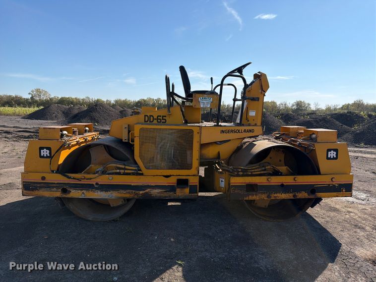 image for item FN1530 1993 Ingersoll Rand DD-65 double drum vibratory roller