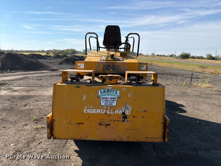 image for item FN1530 1993 Ingersoll Rand DD-65 double drum vibratory roller