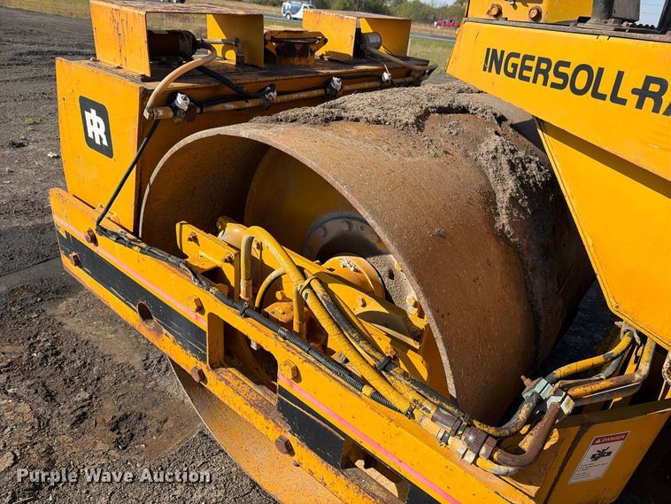 image for item FN1530 1993 Ingersoll Rand DD-65 double drum vibratory roller