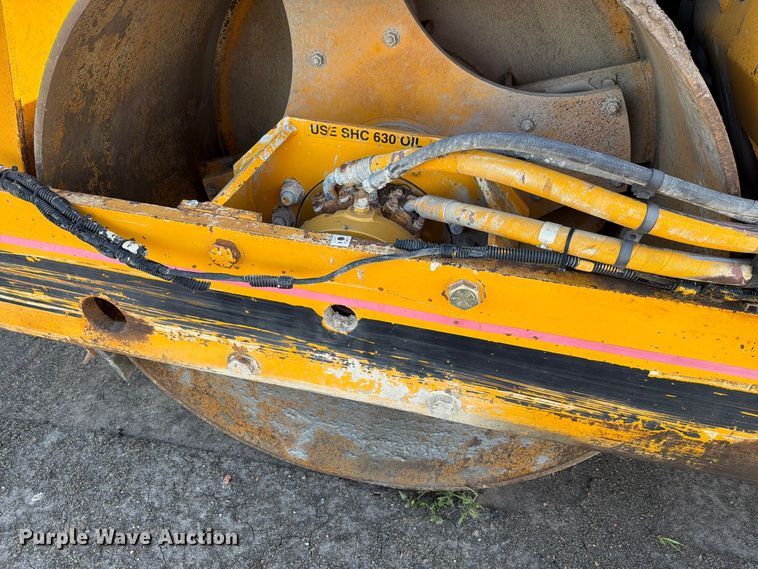 image for item FN1530 1993 Ingersoll Rand DD-65 double drum vibratory roller