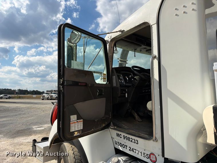 2011 Kenworth T440