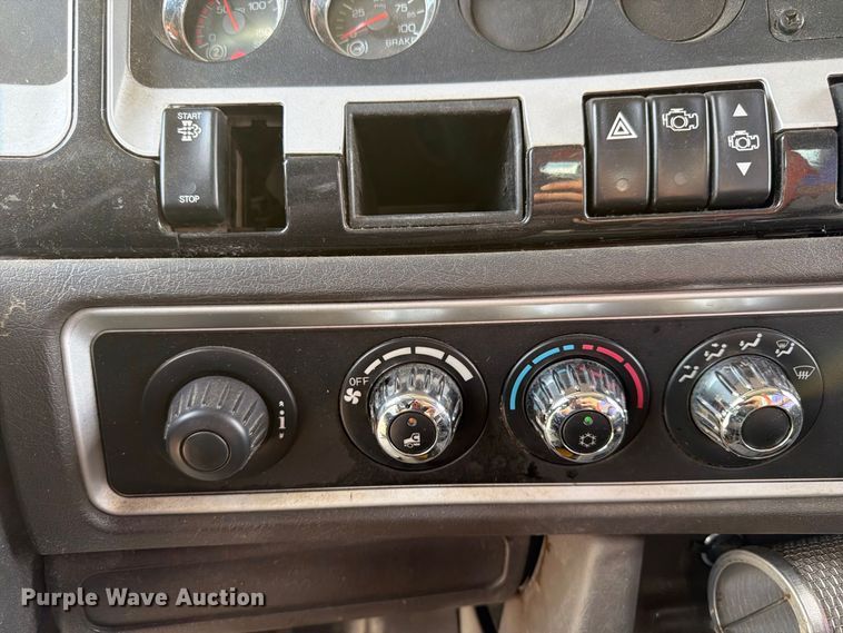 2011 Kenworth T440