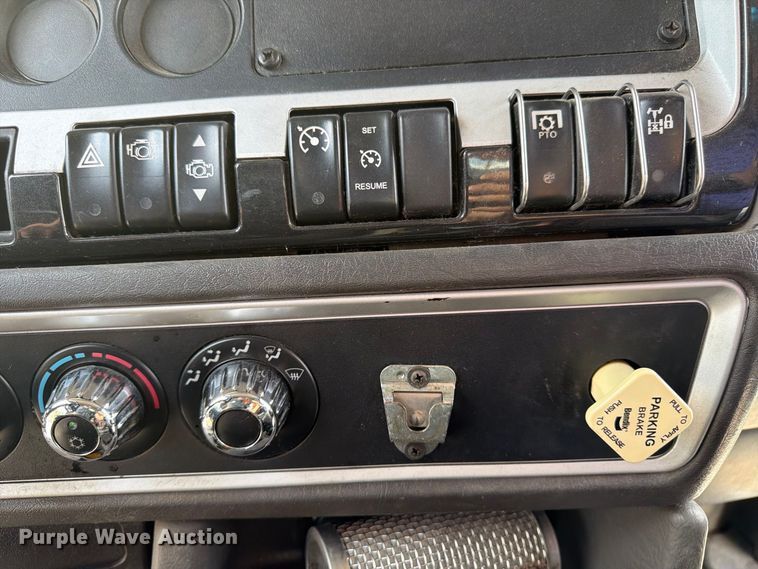 2011 Kenworth T440