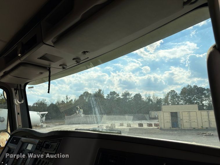 2011 Kenworth T440