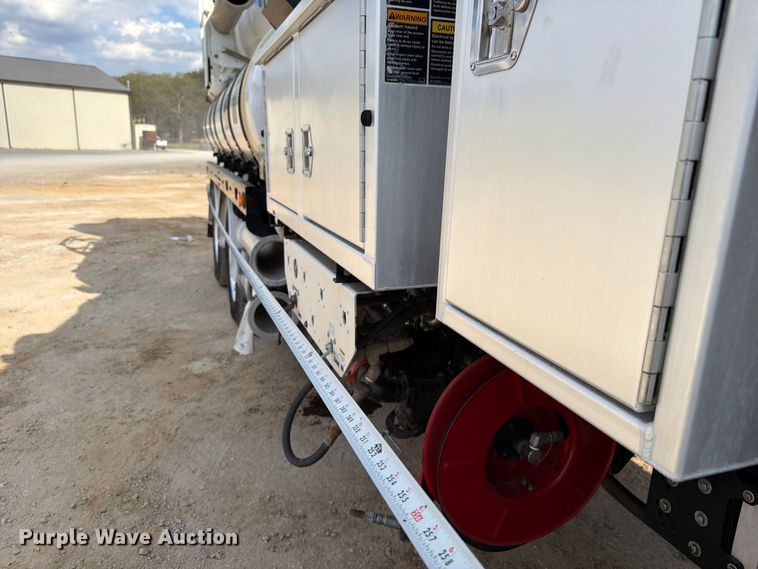 2011 Kenworth T440