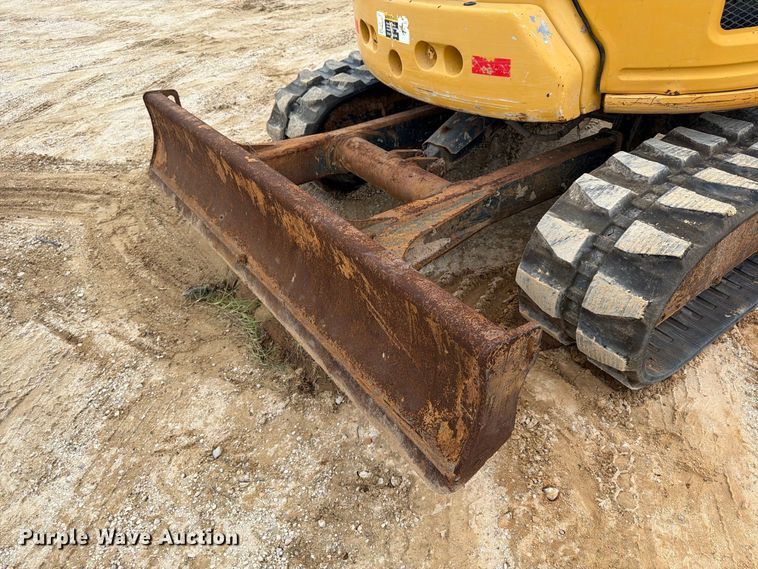 image for item FN2070 2020 John Deere 50G mini excavator
