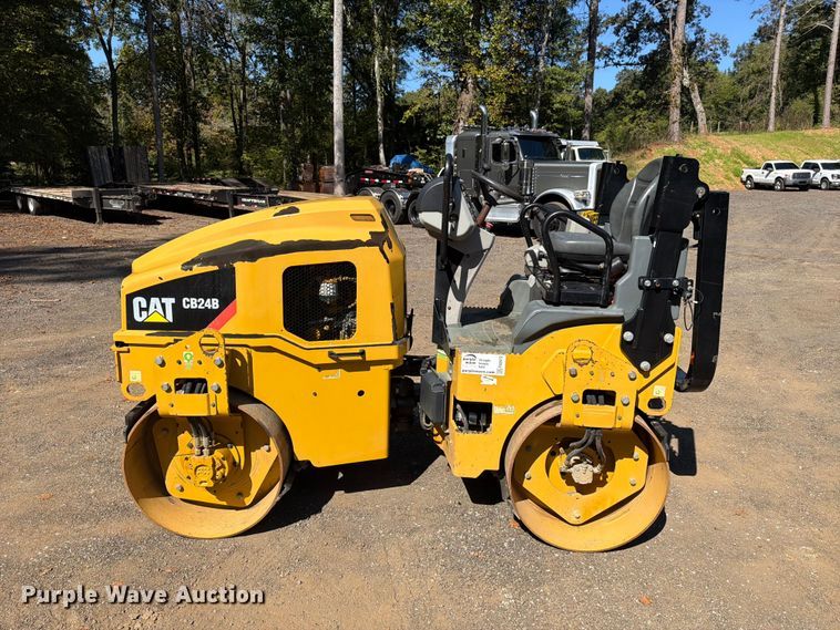 image for item FN2072 2019 Caterpillar CB-24B double drum vibratory roller
