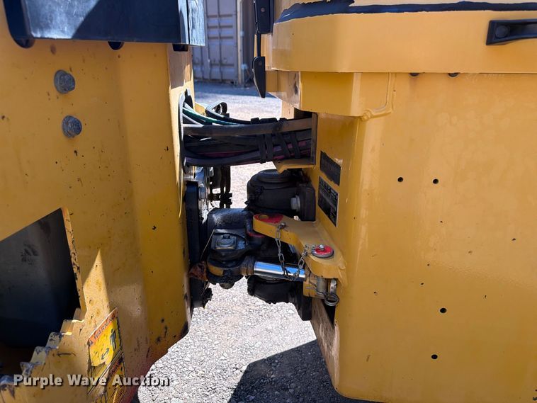 image for item FN2072 2019 Caterpillar CB-24B double drum vibratory roller