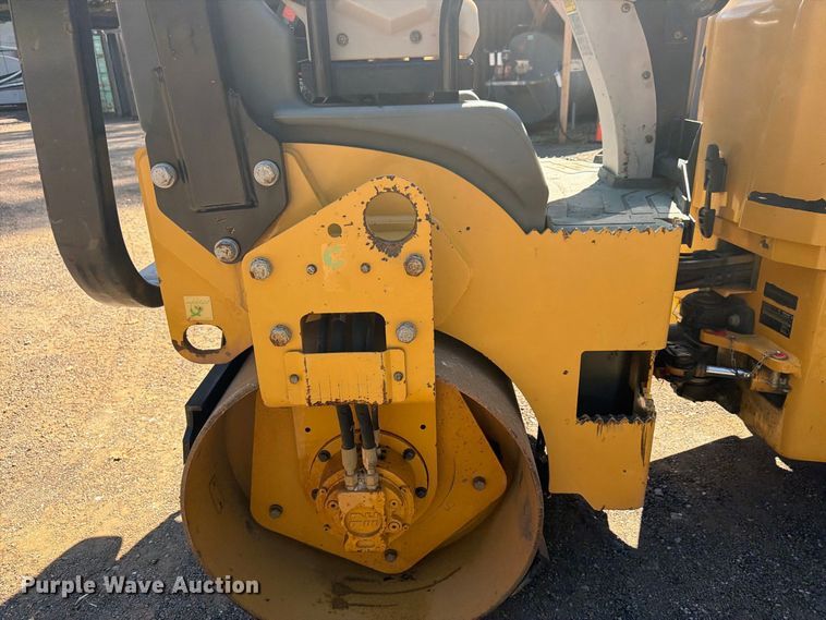 image for item FN2072 2019 Caterpillar CB-24B double drum vibratory roller
