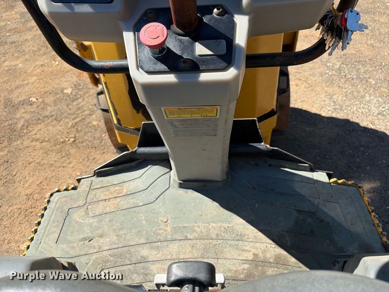 image for item FN2072 2019 Caterpillar CB-24B double drum vibratory roller