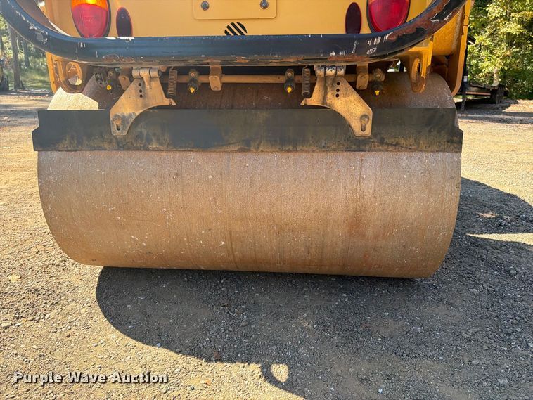 image for item FN2072 2019 Caterpillar CB-24B double drum vibratory roller