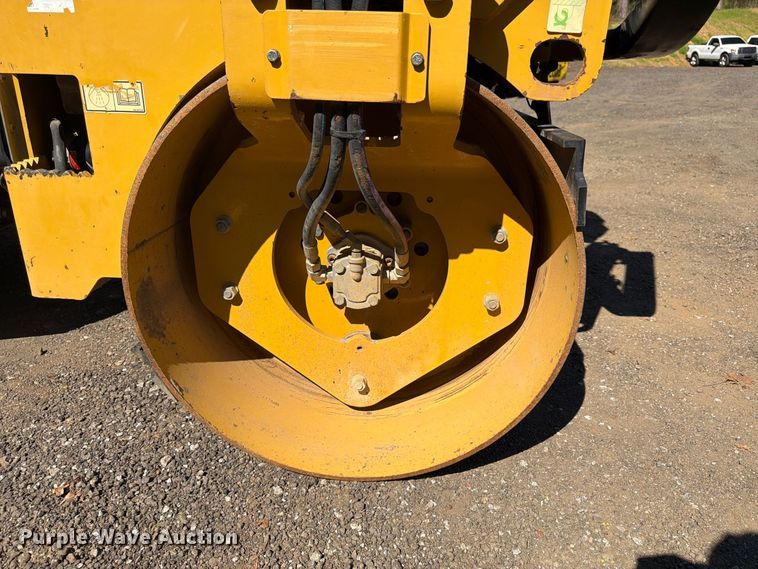 image for item FN2072 2019 Caterpillar CB-24B double drum vibratory roller