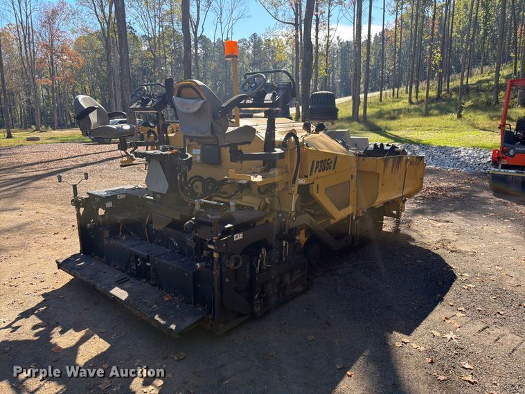 image for item FN2073 2023 Weiler P385B paver
