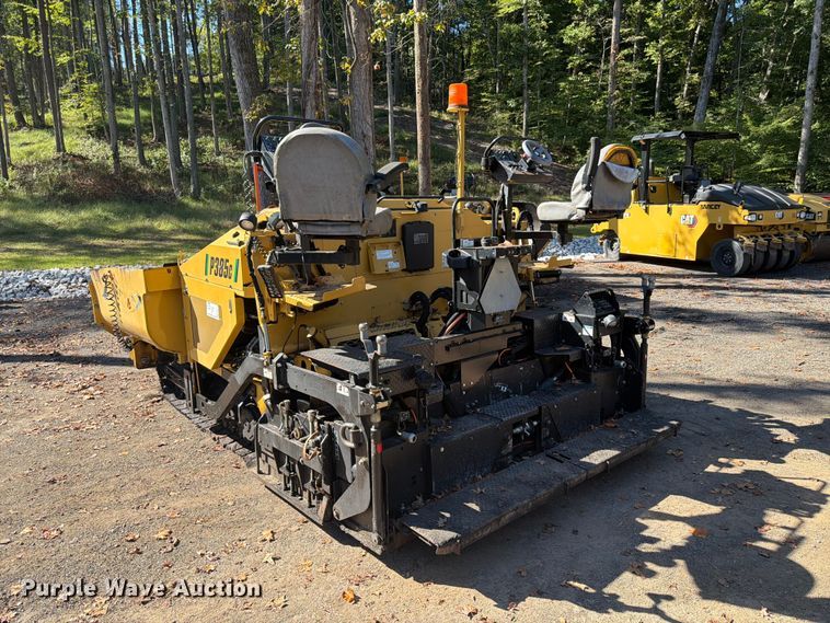 image for item FN2073 2023 Weiler P385B paver