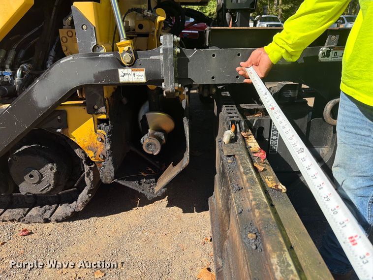 image for item FN2073 2023 Weiler P385B paver