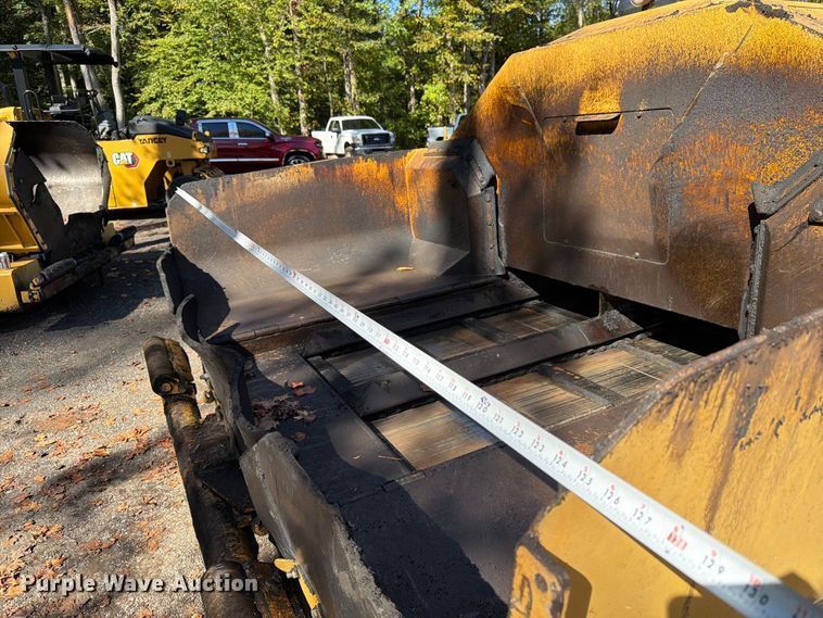 image for item FN2073 2023 Weiler P385B paver