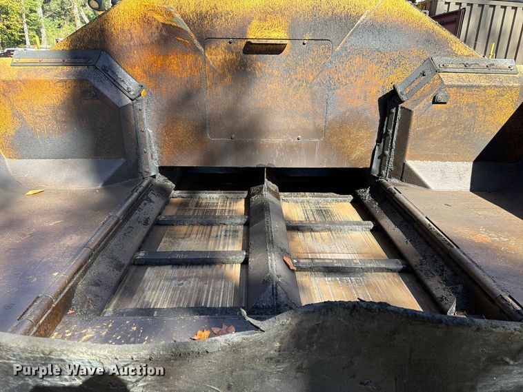 image for item FN2073 2023 Weiler P385B paver