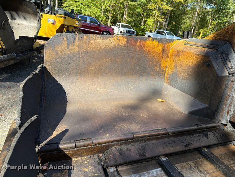 image for item FN2073 2023 Weiler P385B paver