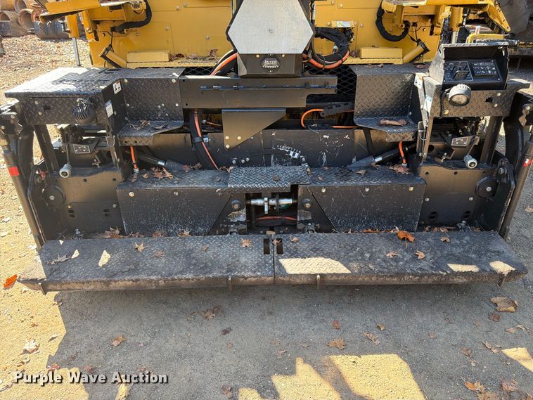 image for item FN2073 2023 Weiler P385B paver