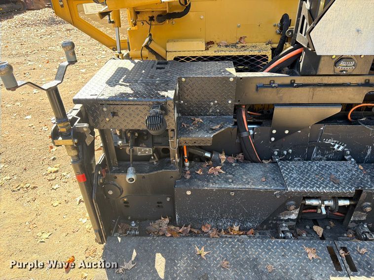 image for item FN2073 2023 Weiler P385B paver