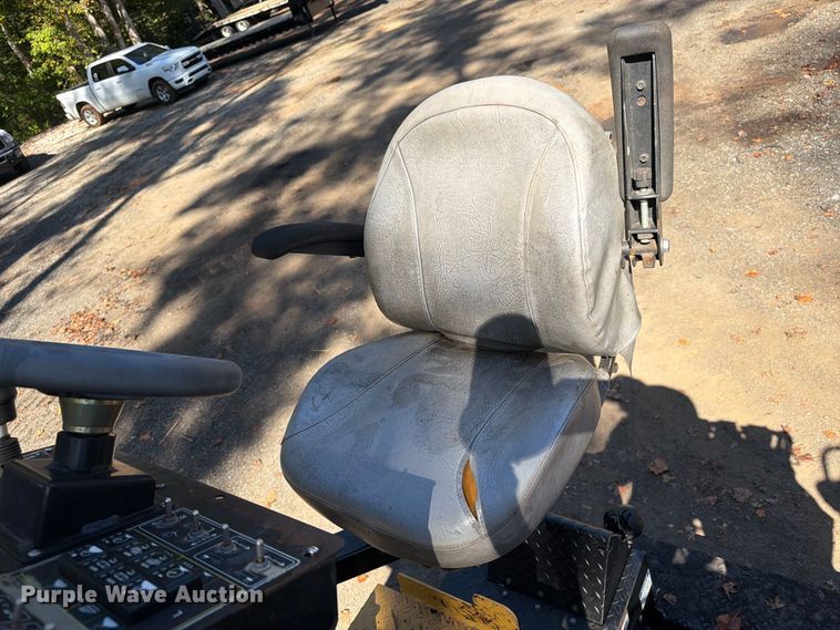 image for item FN2073 2023 Weiler P385B paver