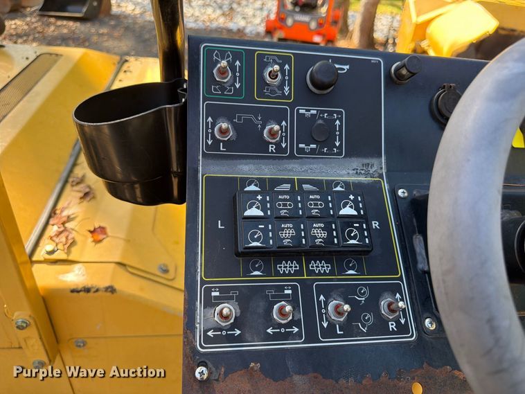 image for item FN2073 2023 Weiler P385B paver