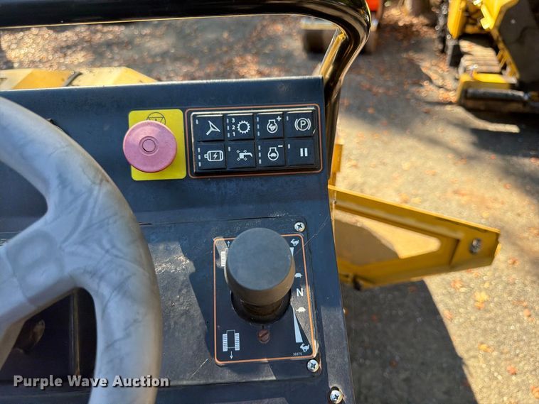 image for item FN2073 2023 Weiler P385B paver