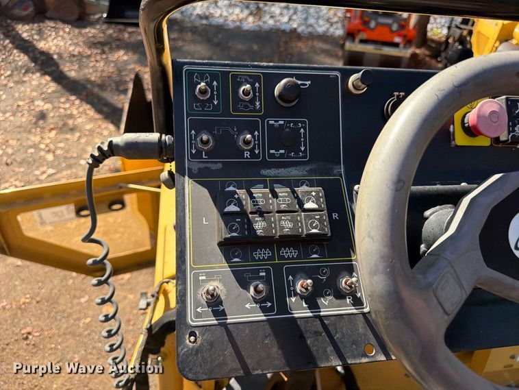 image for item FN2073 2023 Weiler P385B paver
