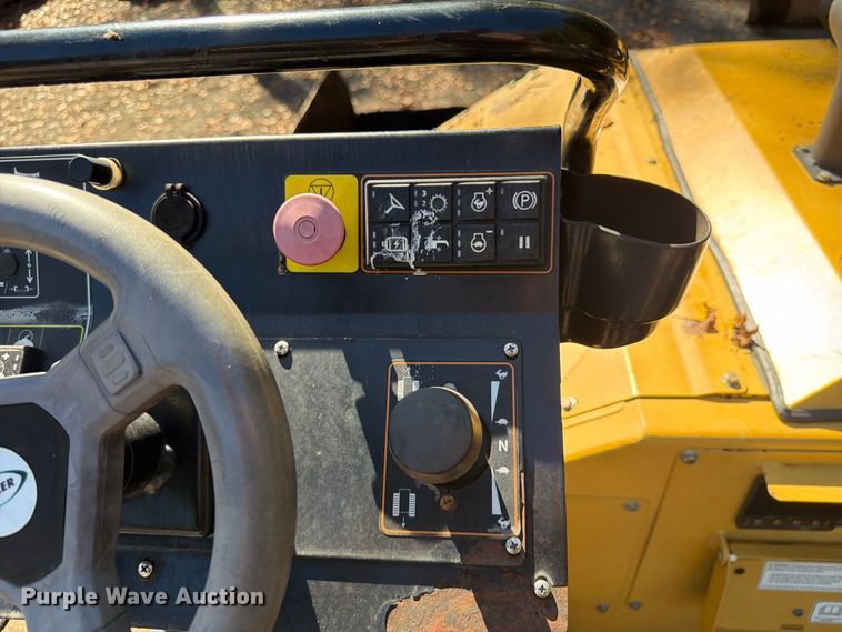 image for item FN2073 2023 Weiler P385B paver