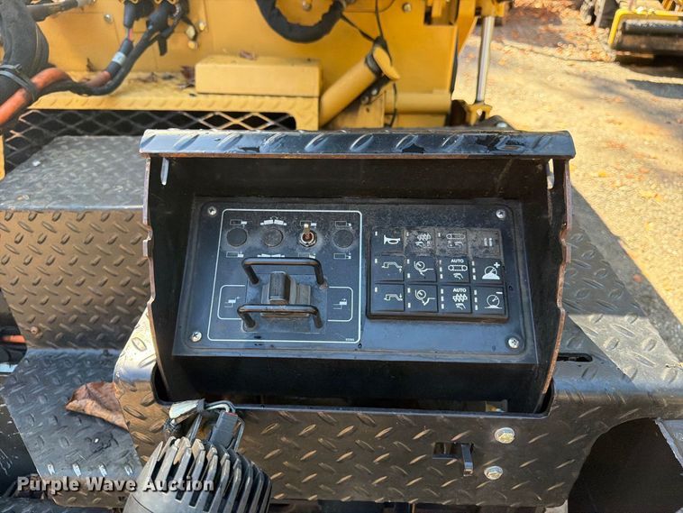 image for item FN2073 2023 Weiler P385B paver