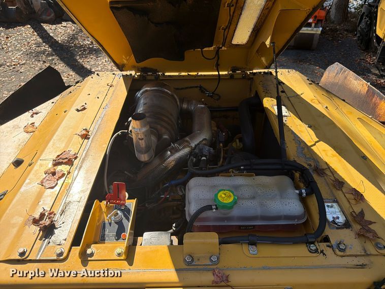 image for item FN2073 2023 Weiler P385B paver