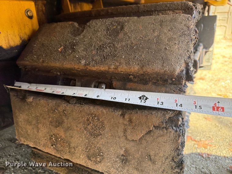 image for item FN2073 2023 Weiler P385B paver