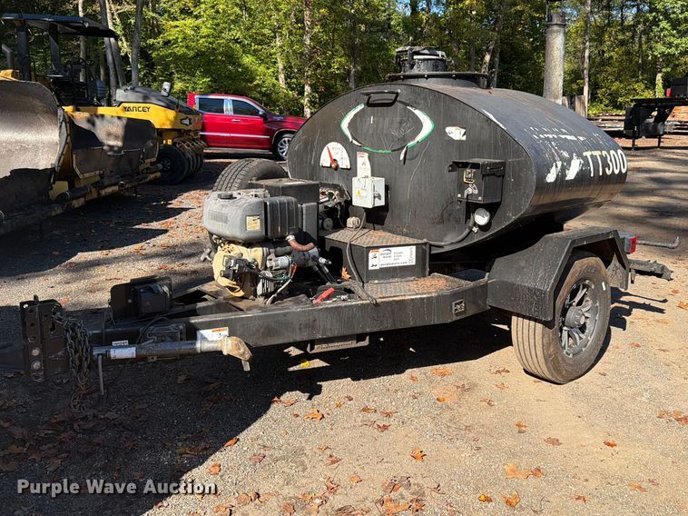 image for item FN2075 2021 Weiler TT300 asphalt trailer