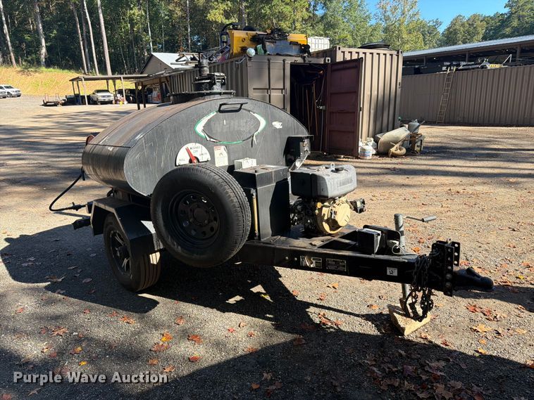 image for item FN2075 2021 Weiler TT300 asphalt trailer