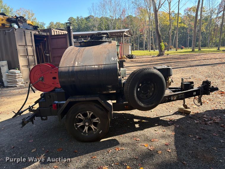 image for item FN2075 2021 Weiler TT300 asphalt trailer