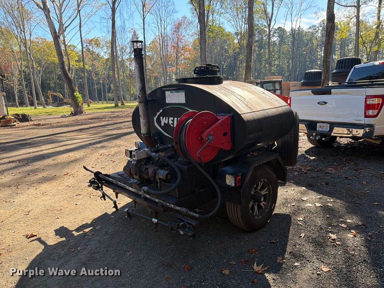 image for item FN2075 2021 Weiler TT300 asphalt trailer