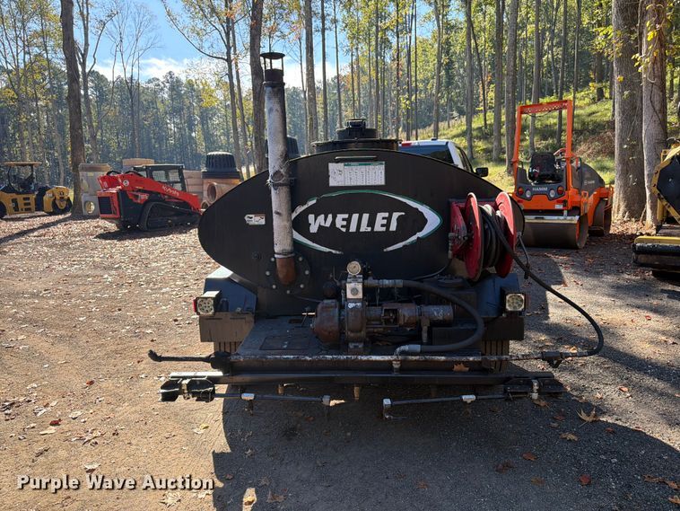 image for item FN2075 2021 Weiler TT300 asphalt trailer
