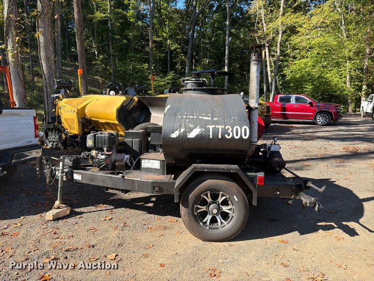 image for item FN2075 2021 Weiler TT300 asphalt trailer