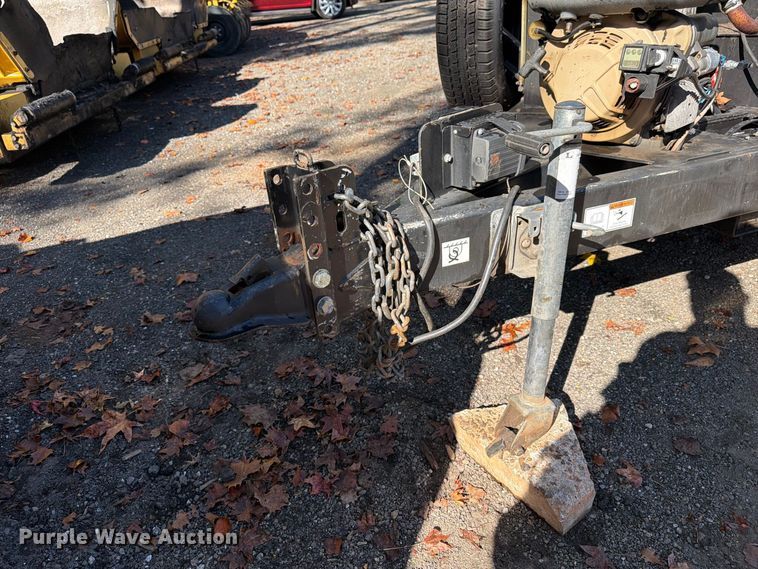 image for item FN2075 2021 Weiler TT300 asphalt trailer