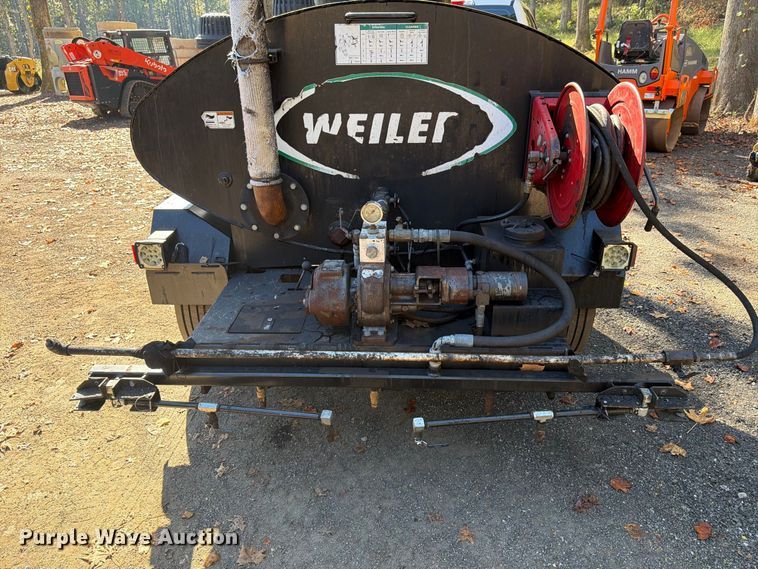 image for item FN2075 2021 Weiler TT300 asphalt trailer