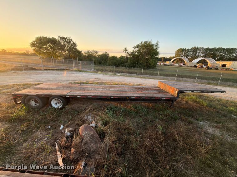 image for item FN2655 2004 Lufkin drop deck trailer