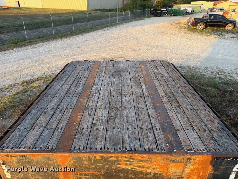 image for item FN2655 2004 Lufkin drop deck trailer
