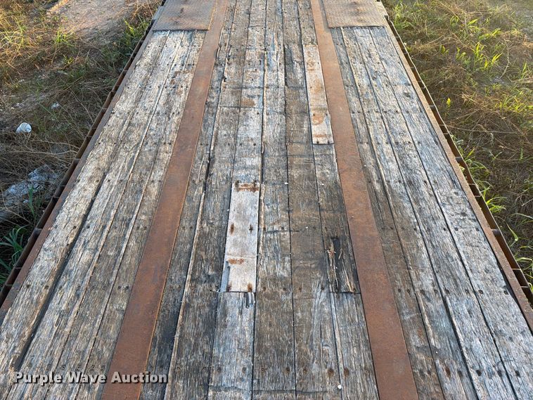 image for item FN2655 2004 Lufkin drop deck trailer