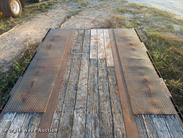 image for item FN2655 2004 Lufkin drop deck trailer