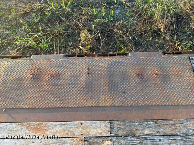 image for item FN2655 2004 Lufkin drop deck trailer
